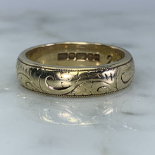 Load image into Gallery viewer, 1970s Etched Gold Wedding Band or Stacking Ring in Yellow Gold. Estate Jewelry. Affordable Vintage. - Scotch Street Vintage