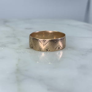 1900s Victorian Etched Gold Wedding Band or Stacking Ring in 10k Rose Gold. Size 6 3/4