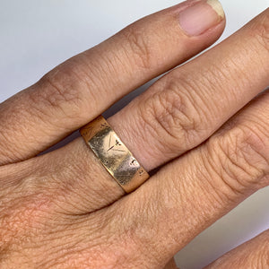 1900s Victorian Etched Gold Wedding Band or Stacking Ring in 10k Rose Gold. Size 6 3/4