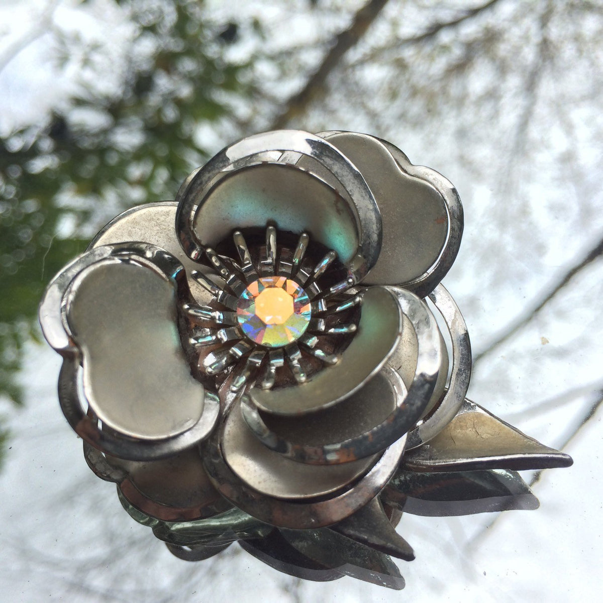 vintage-silver-tone-flower-  display picture 2