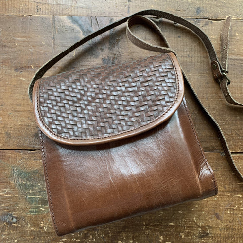 1970s Brown Leather Crossbody Purse with Basket Weave Opening. Perfect Fall Boho Handbag. - Scotch Street Vintage