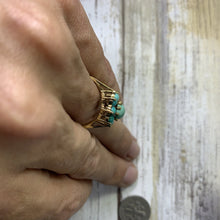 Load image into Gallery viewer, 1970s Turquoise Ring in Yellow Gold. Boho Cluster Flower. Estate Jewelry. December Birthstone. - Scotch Street Vintage