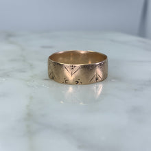 Load image into Gallery viewer, 1900s Victorian Etched Gold Wedding Band or Stacking Ring in 10k Rose Gold. Size 6 3/4