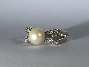 Pearl Diamond Engagement Ring. Bow Style. 14k White Gold. June Birthstone. 4th Anniversary Gift. - Scotch Street Vintage