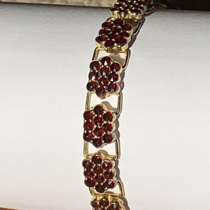 Vintage 1940s Garnet Bracelet in a Yellow Gold Setting with 17+ Carat Total Weight. - Scotch Street Vintage