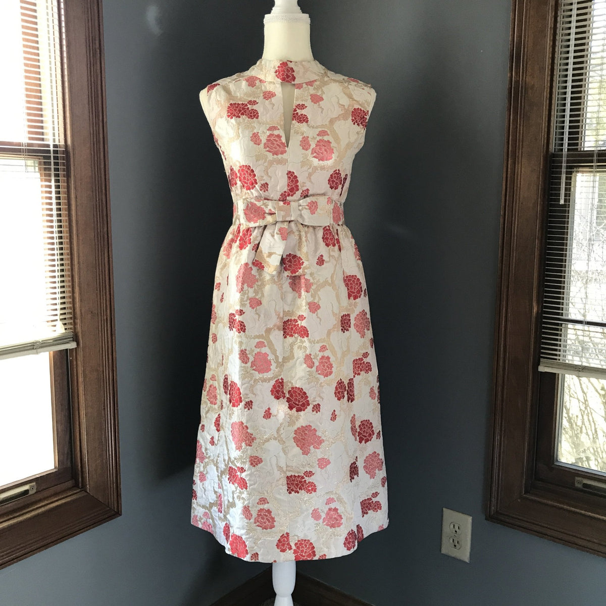 Vintage 1950 Brocade Wiggle Dress by Saks Fifth Avenue. Red and Pink K