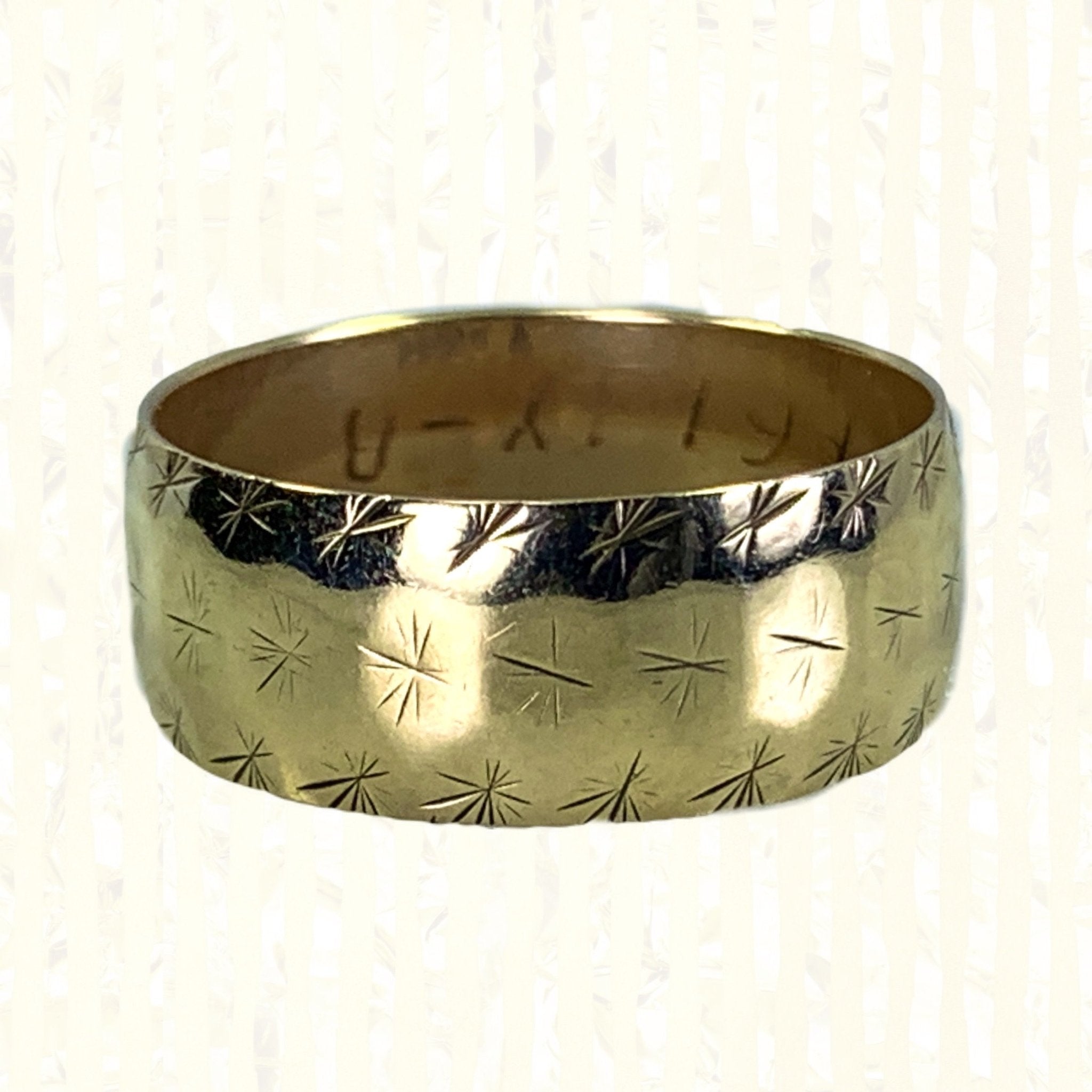 Vintage 1970s Etched Yellow Gold Wedding Band with Star Etching. Perfe