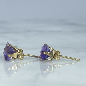 Vintage Amethyst Square Earrings set in 14K Gold. February Birthstone. 1970s Sustainable Estate Jewelry. - Scotch Street Vintage
