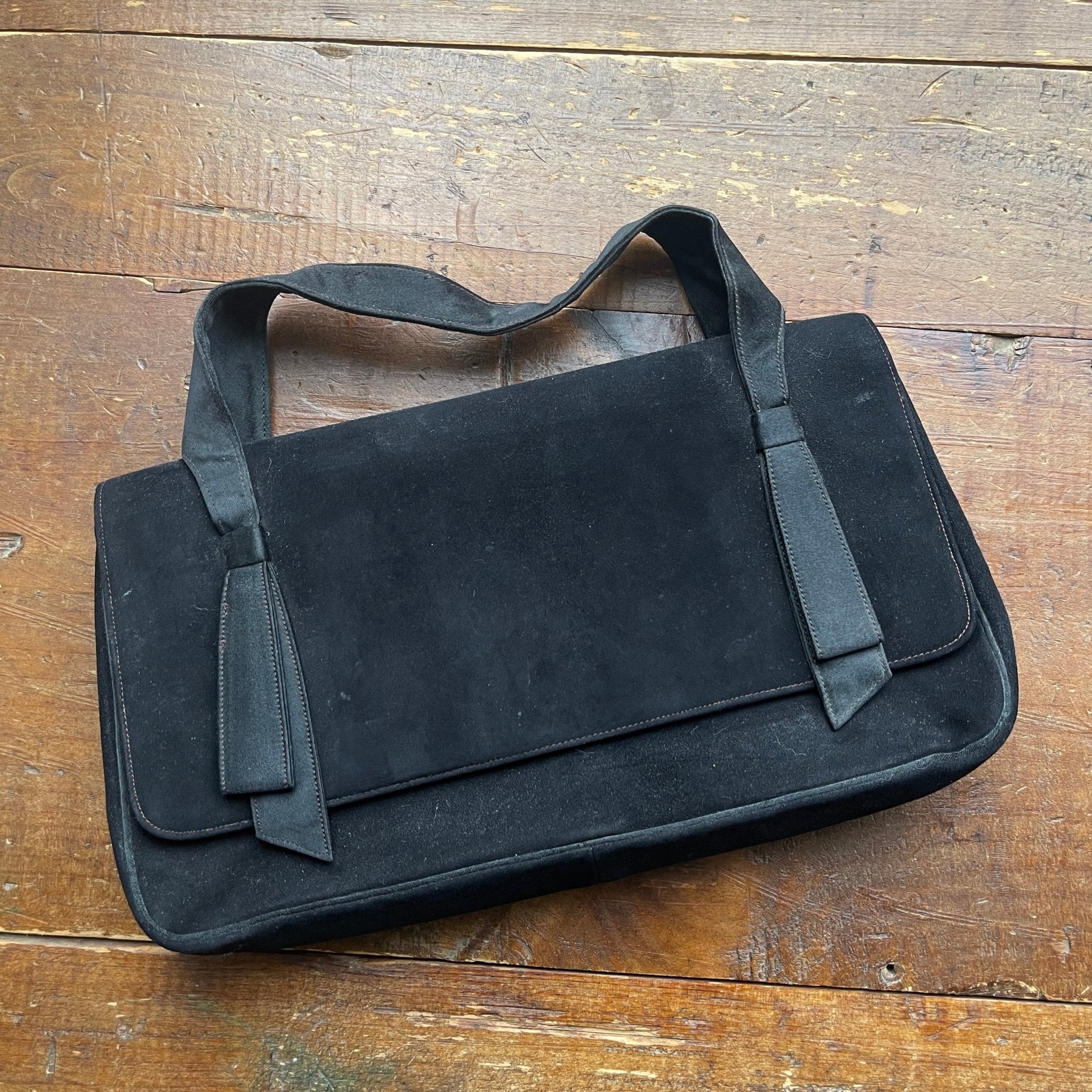 Buy Vintage 90s Y2K Mango Black Suede Leather Purse Bow Accent Crossbody  Shoulder Bag Clutch Handbag Online in India - Etsy