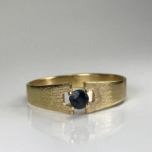 Vintage Sapphire Ring in a 18K Yellow Gold Setting. Unique Engagement Ring. Estate Jewelry. September Birthstone. - Scotch Street Vintage